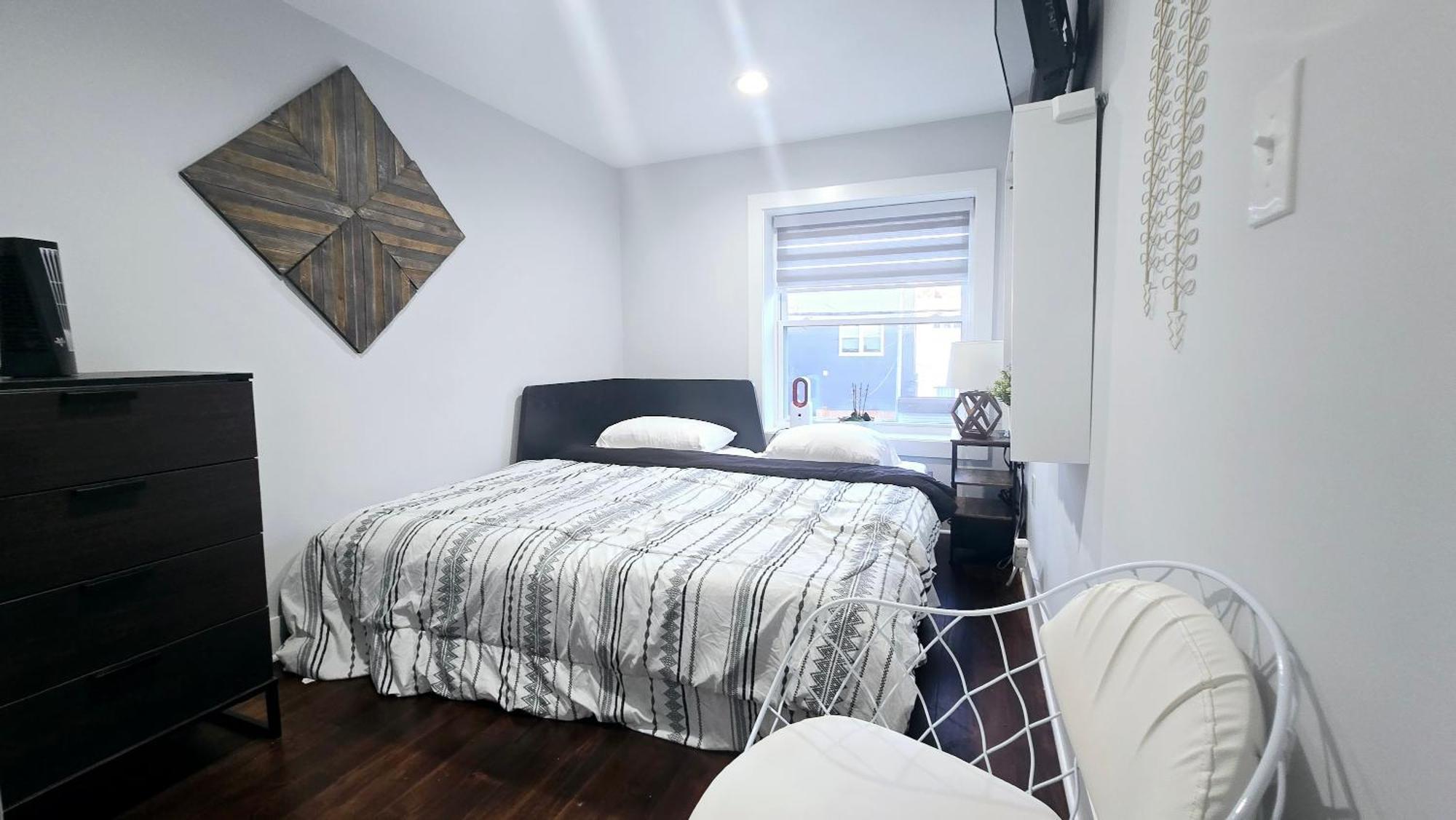 Ferienhaus Modern, Chic, 3bd, Metro Accessible And Free Parking *