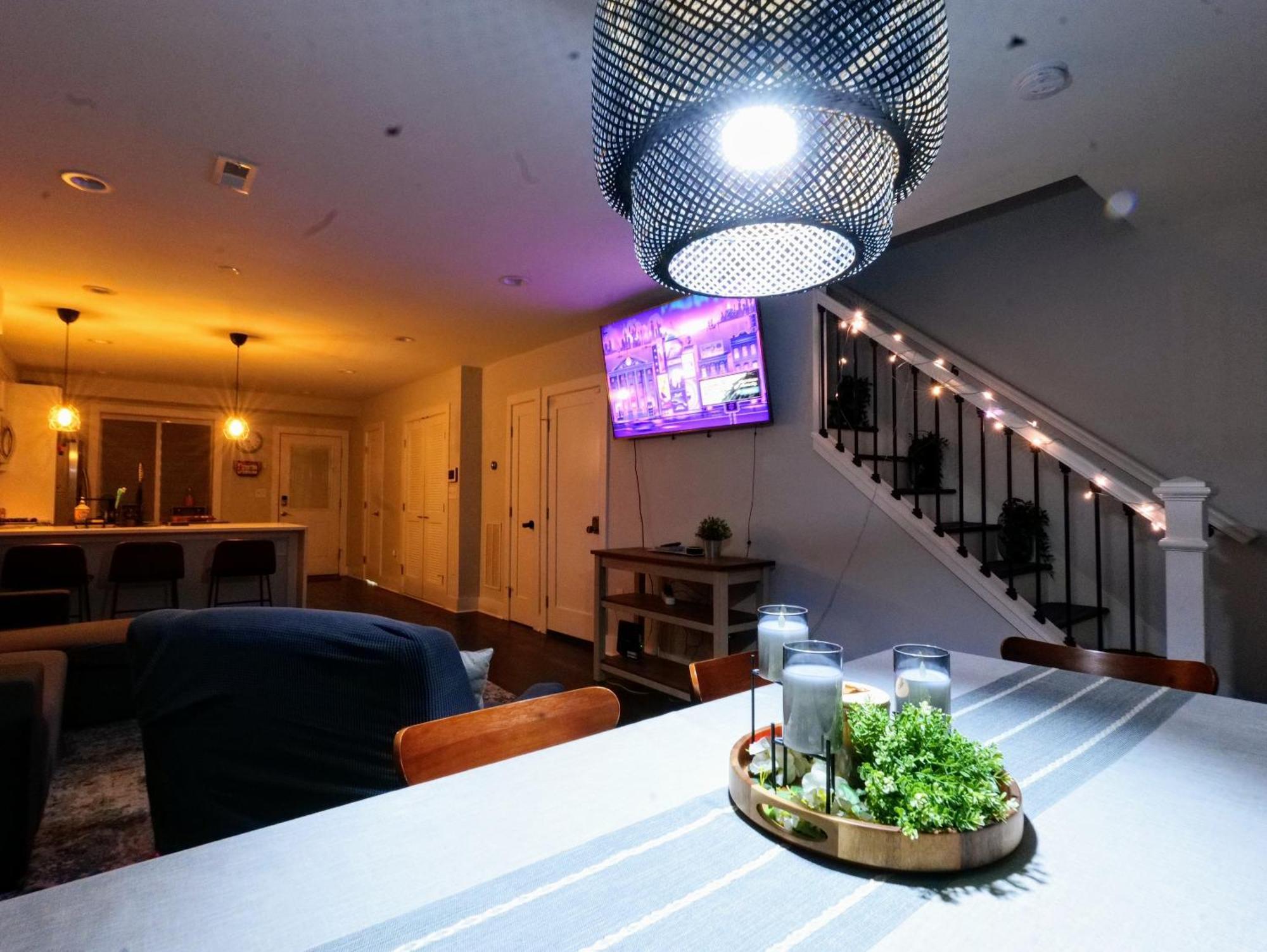 Ferienhaus Modern, Chic, 3bd, Metro Accessible And Free Parking