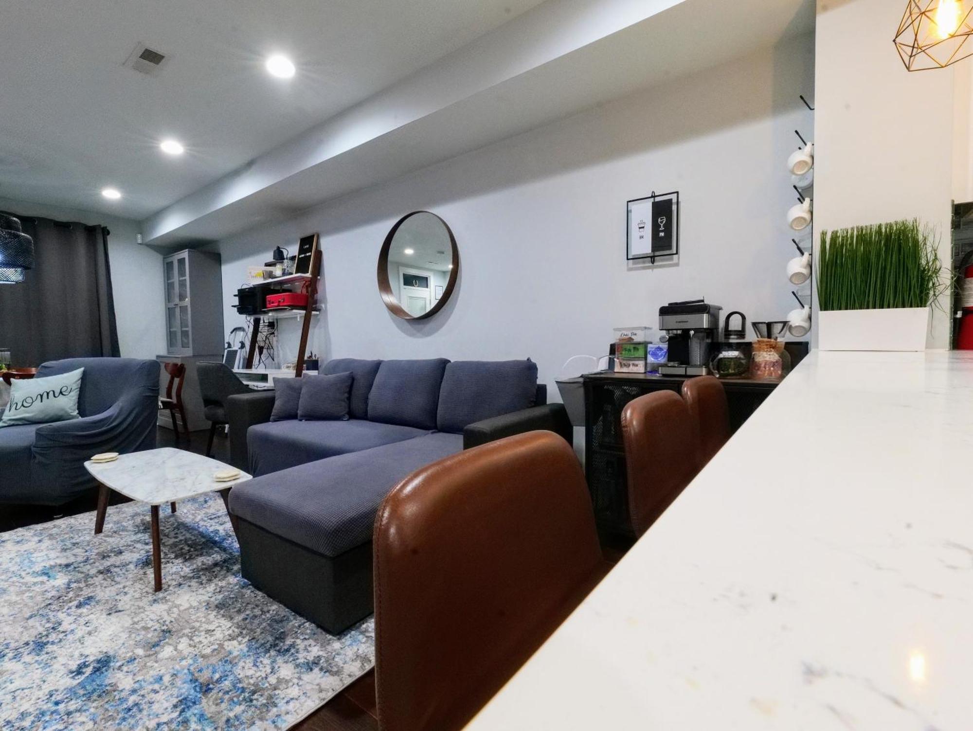 Ferienhaus Modern, Chic, 3bd, Metro Accessible And Free Parking