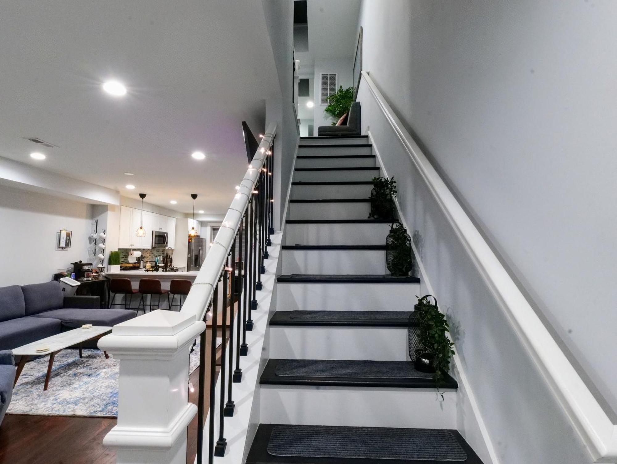 Ferienhaus Modern, Chic, 3bd, Metro Accessible And Free Parking *